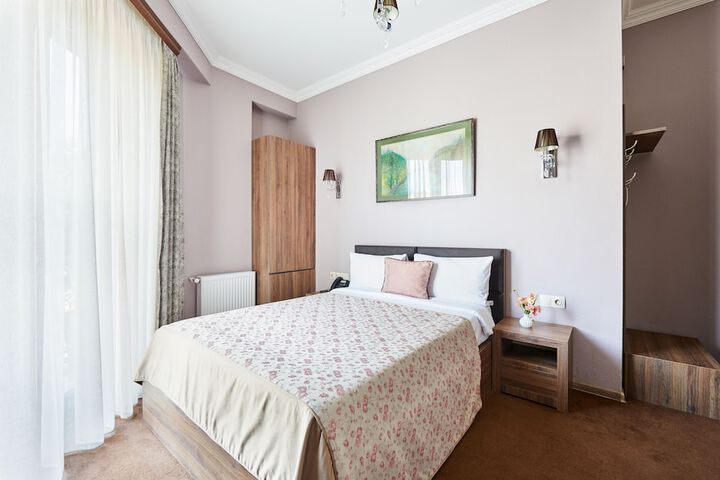 Room 8 of 32