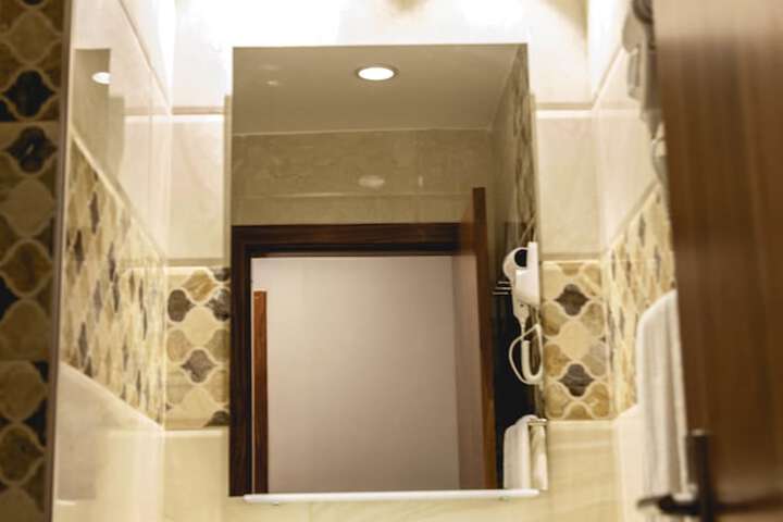 Room 15 of 32
