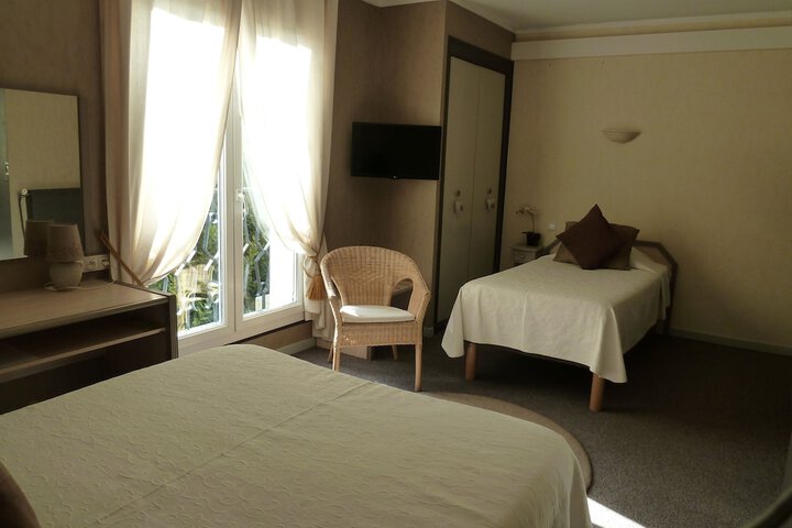 Room 32 of 42