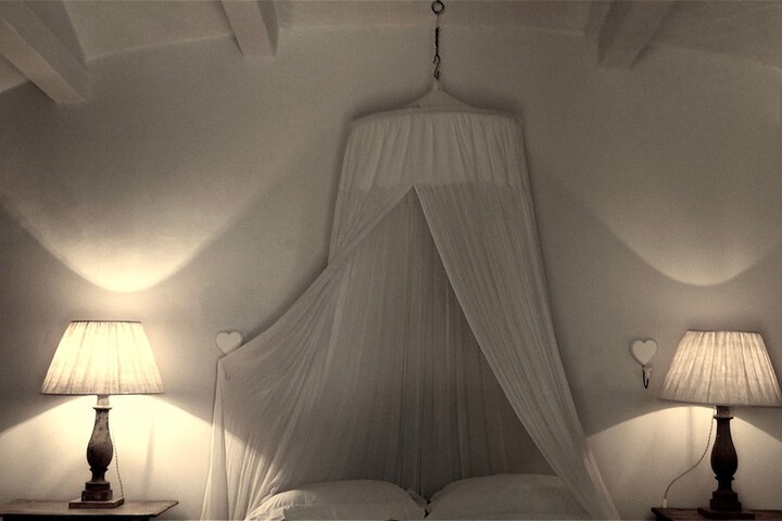Room 8 of 90