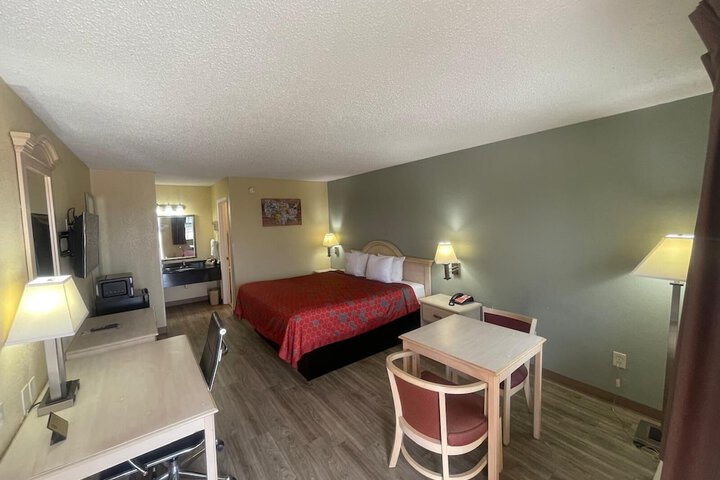 Room 9 of 19