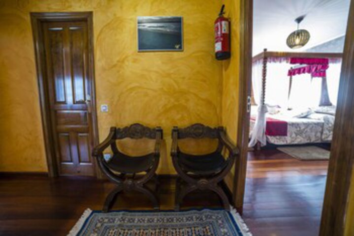 Room 10 of 26