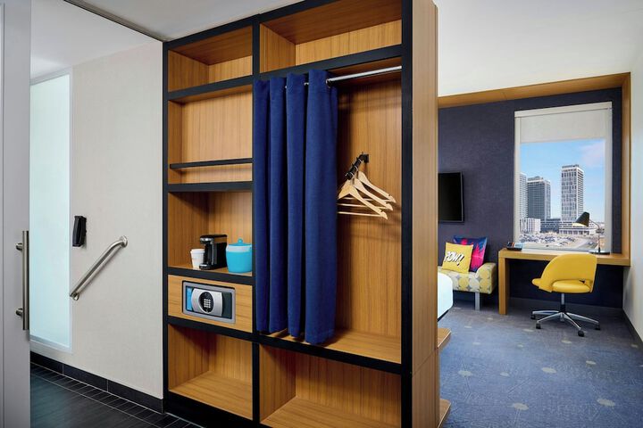 Room 9 of 43