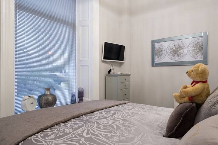 Room 3 of 60