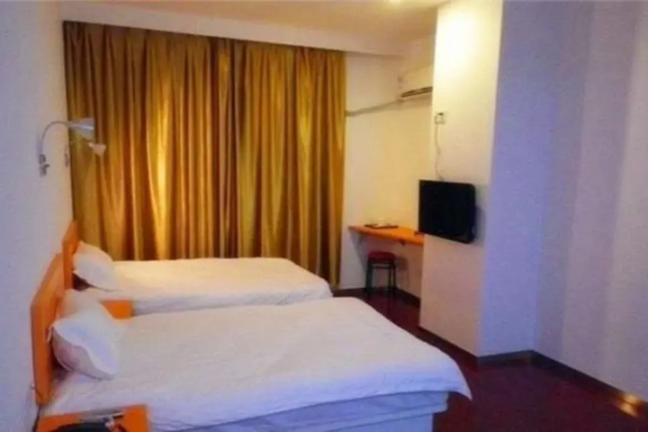 Room 3 of 7