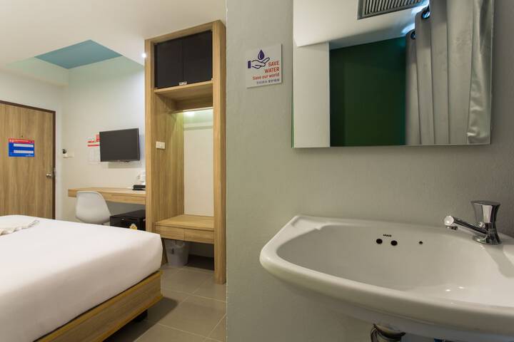 Room 58 of 76