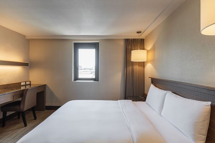 Room 10 of 47