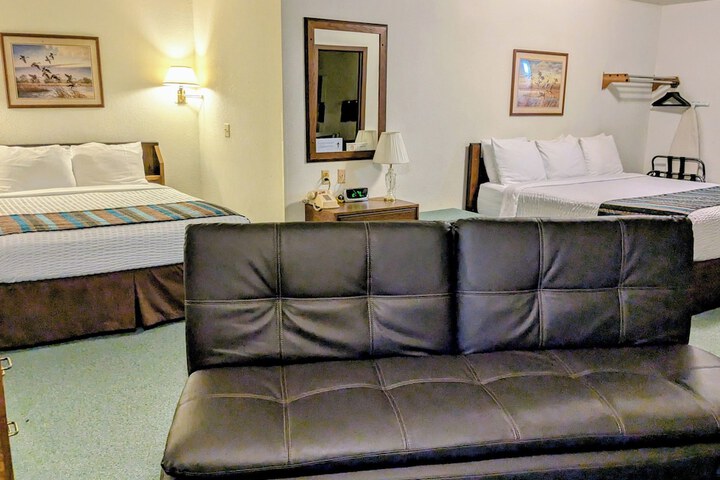 Room 4 of 8