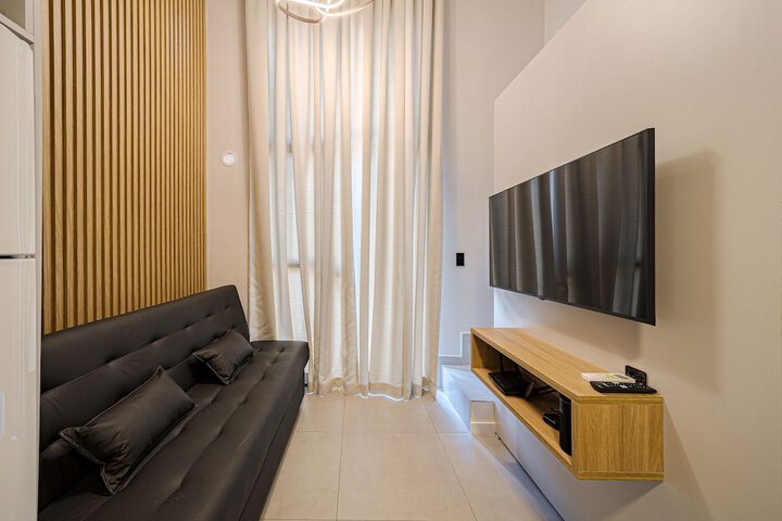 Room 7 of 13