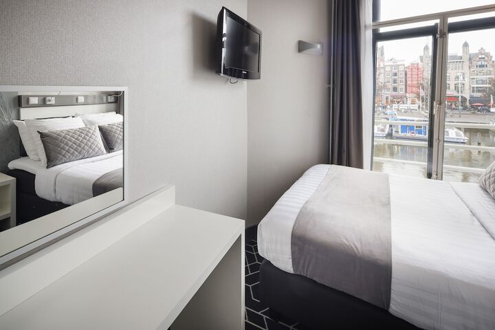 Room 34 of 74