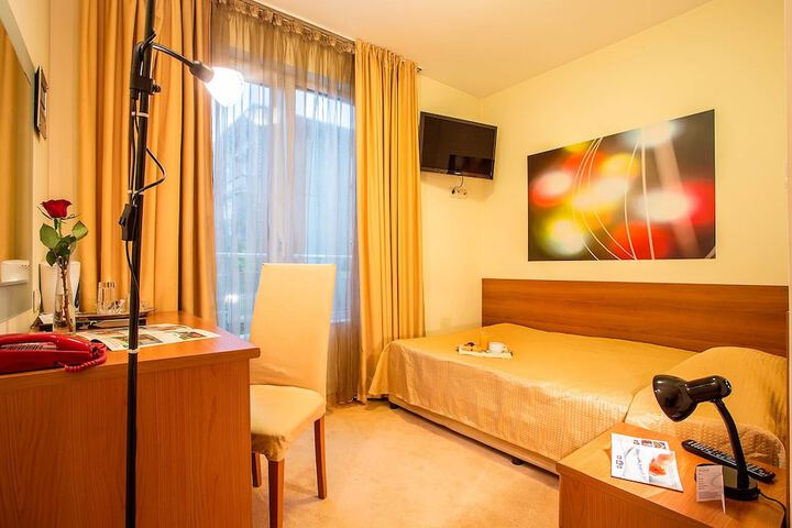 Room 15 of 34