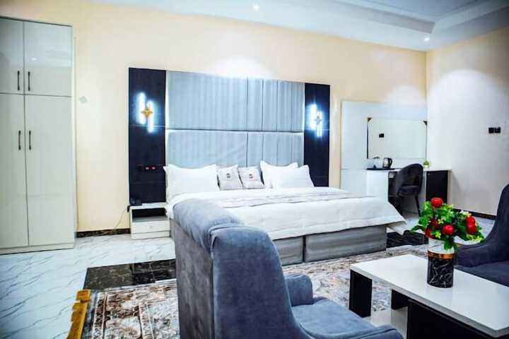 Room 7 of 48