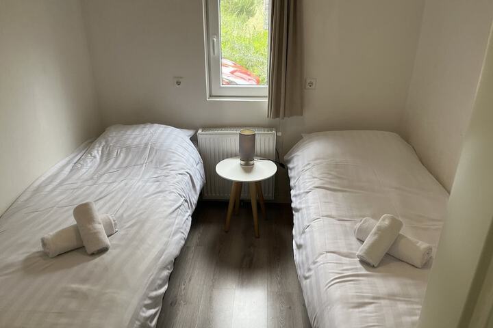 Room 2 of 38