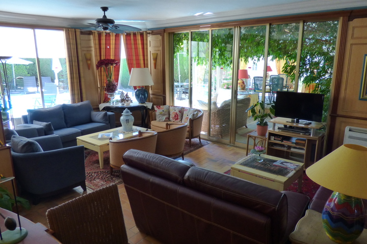 Guest Lobby