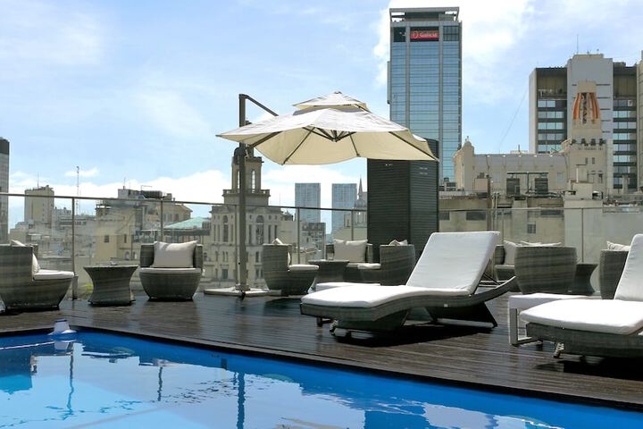 Hotel Pool