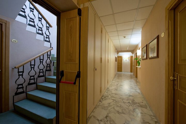 Ballroom/Hall 185 of 201