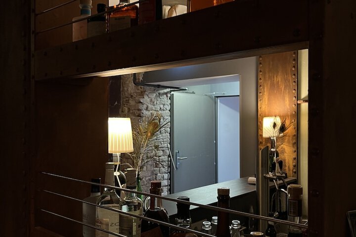 Lounge 42 of 50