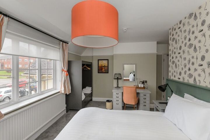 Room 25 of 103