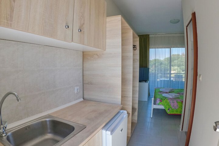 Room 10 of 24