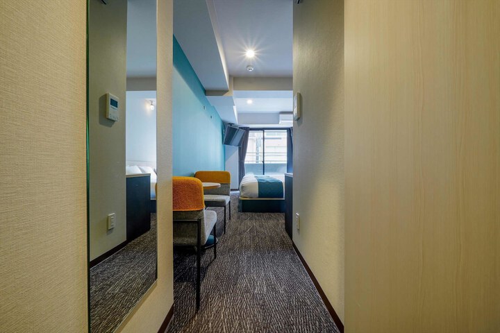 Room 30 of 146