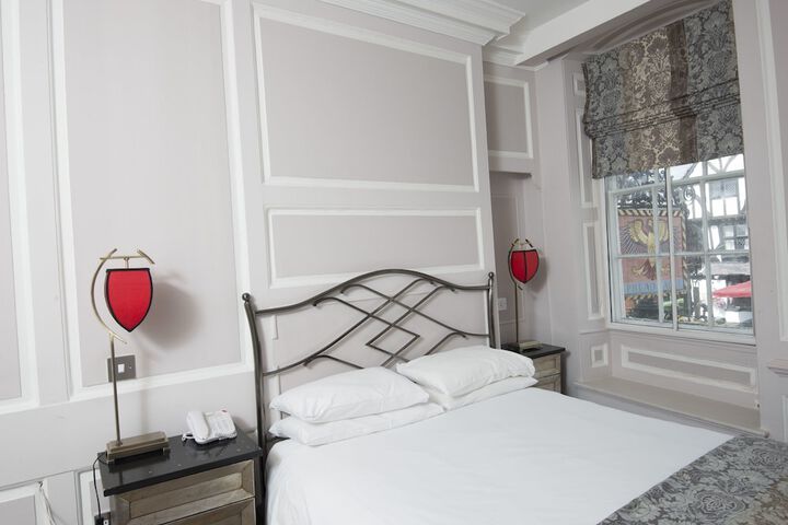Room 6 of 83
