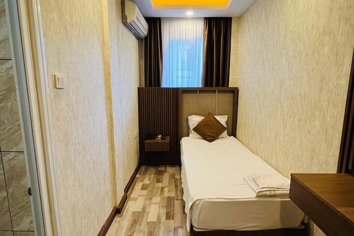 Room 10 of 29