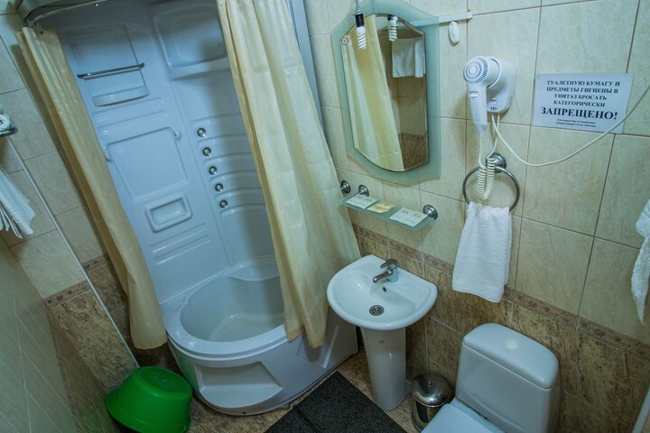 Room 13 of 21