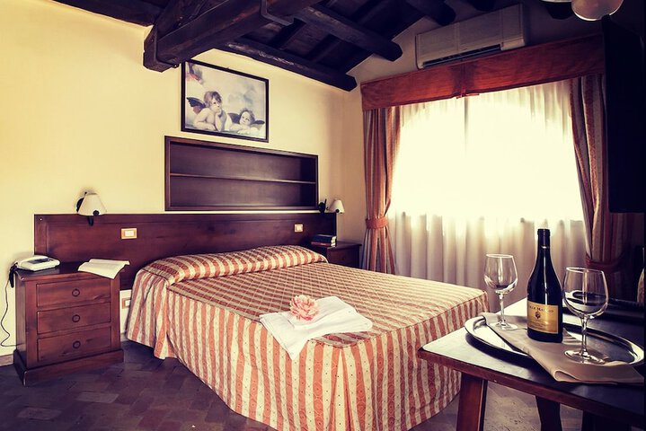 Room 2 of 32