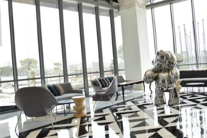 Entrance & Lobby