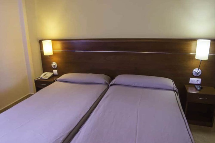 Room 10 of 32