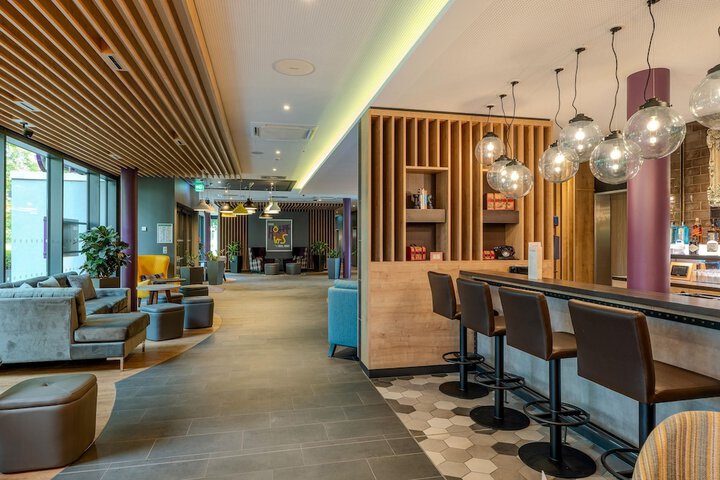 Lounge 60 of 72