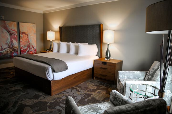 1 King Bed (19 of 22)