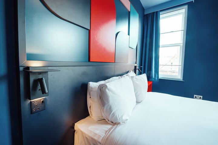 Room 4 of 48