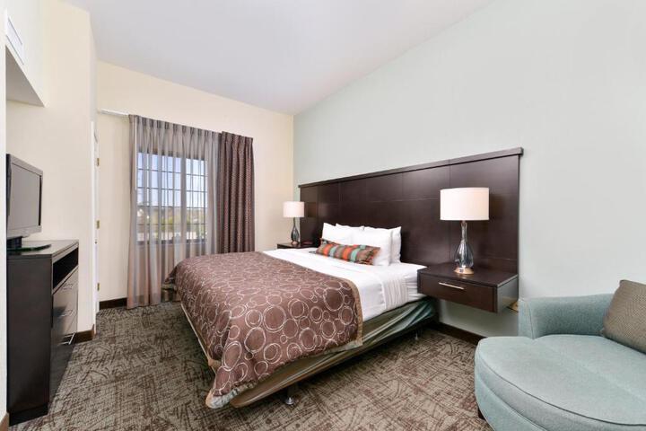 Studio Queen Bed (14 of 18)
