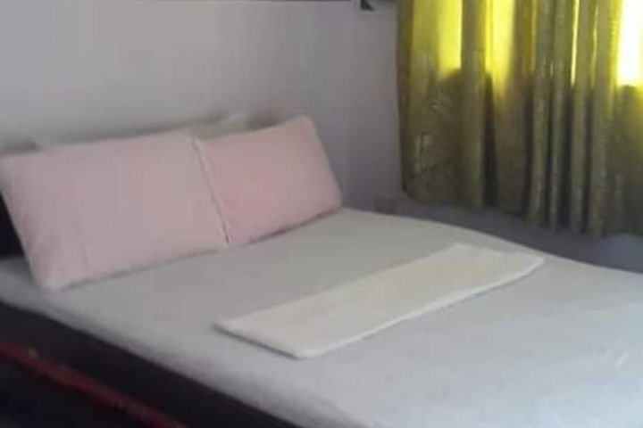 Room 11 of 25