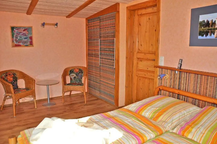 Room 2 of 10