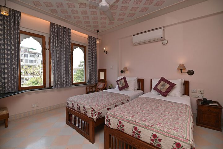 Room 30 of 74