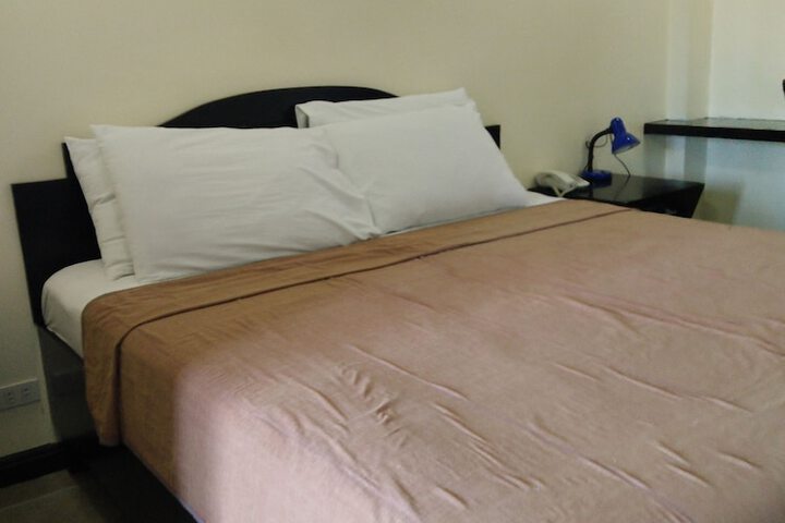 Room 8 of 65