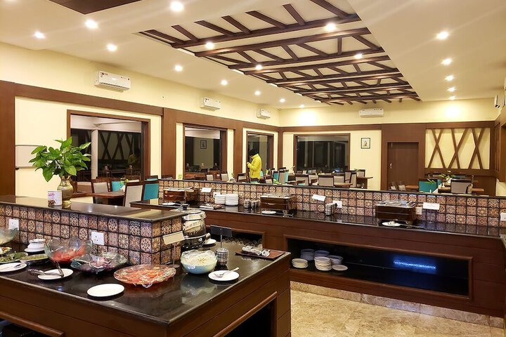 Dining 19 of 27