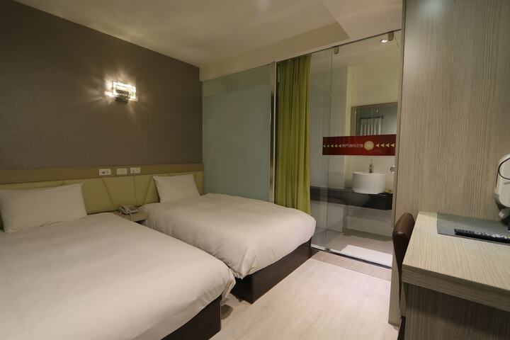 Room 28 of 99