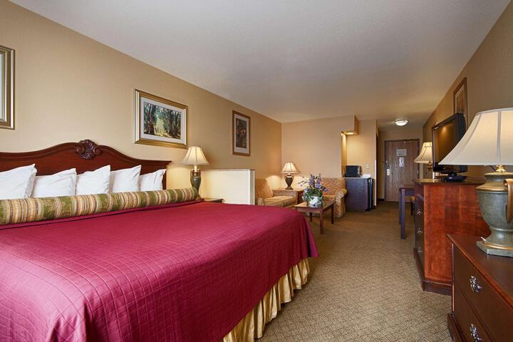 1 King Bed Mobility Accessible Comast Bathtb Full Breakfast (1 of 10)