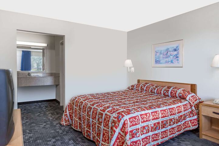 Room 1 of 10