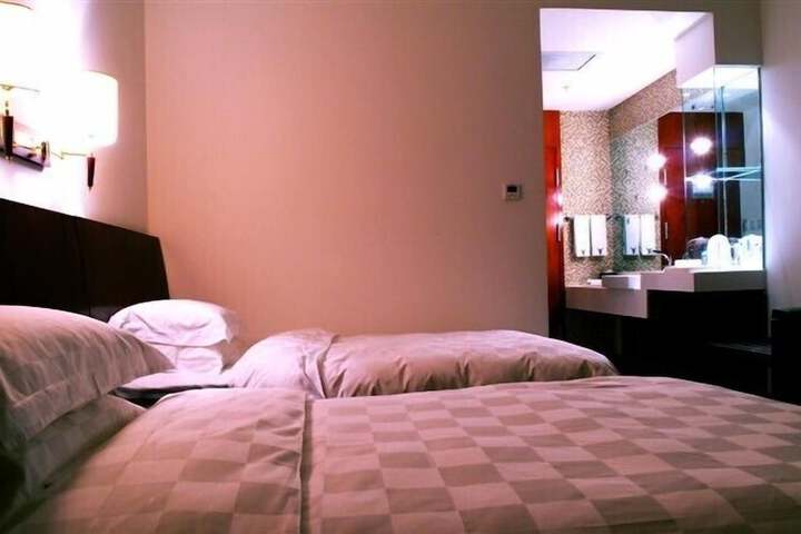 Room 9 of 16