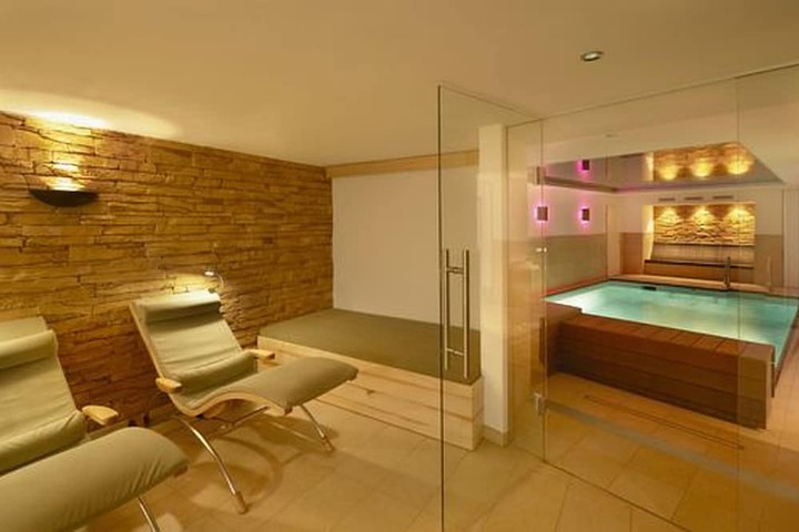 Pool Hotel