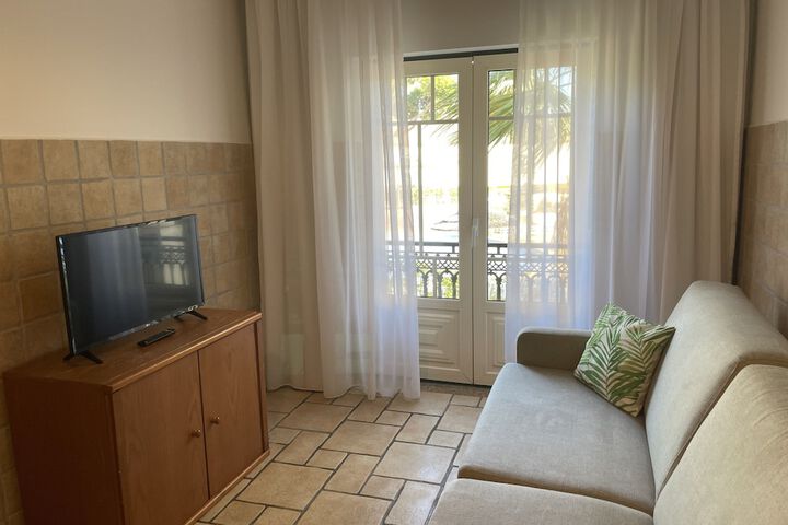 Room 14 of 37