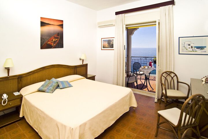 Room 10 of 94