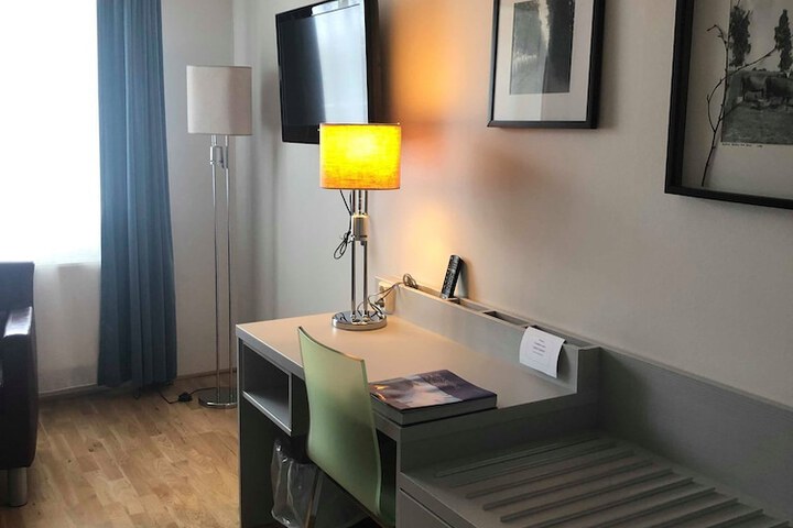 Room 12 of 73