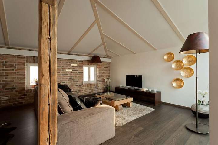 Room 16 of 38