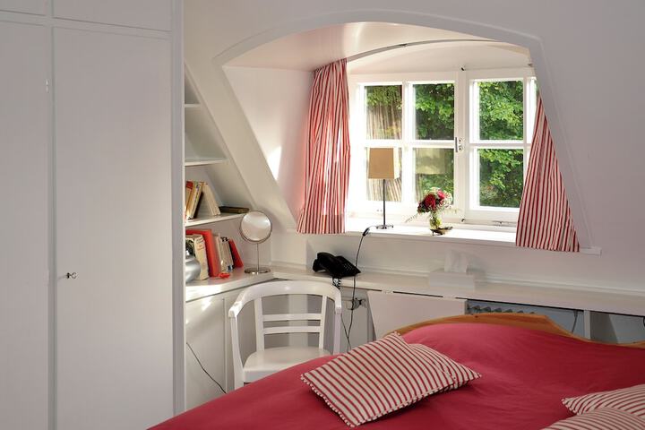Room 16 of 238