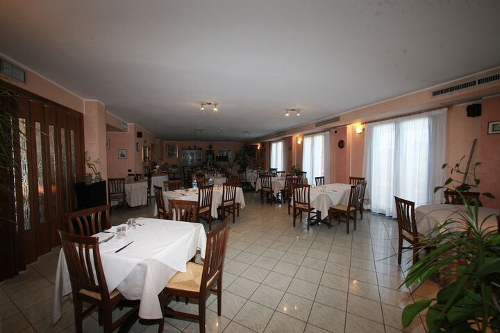 Dining 22 of 47